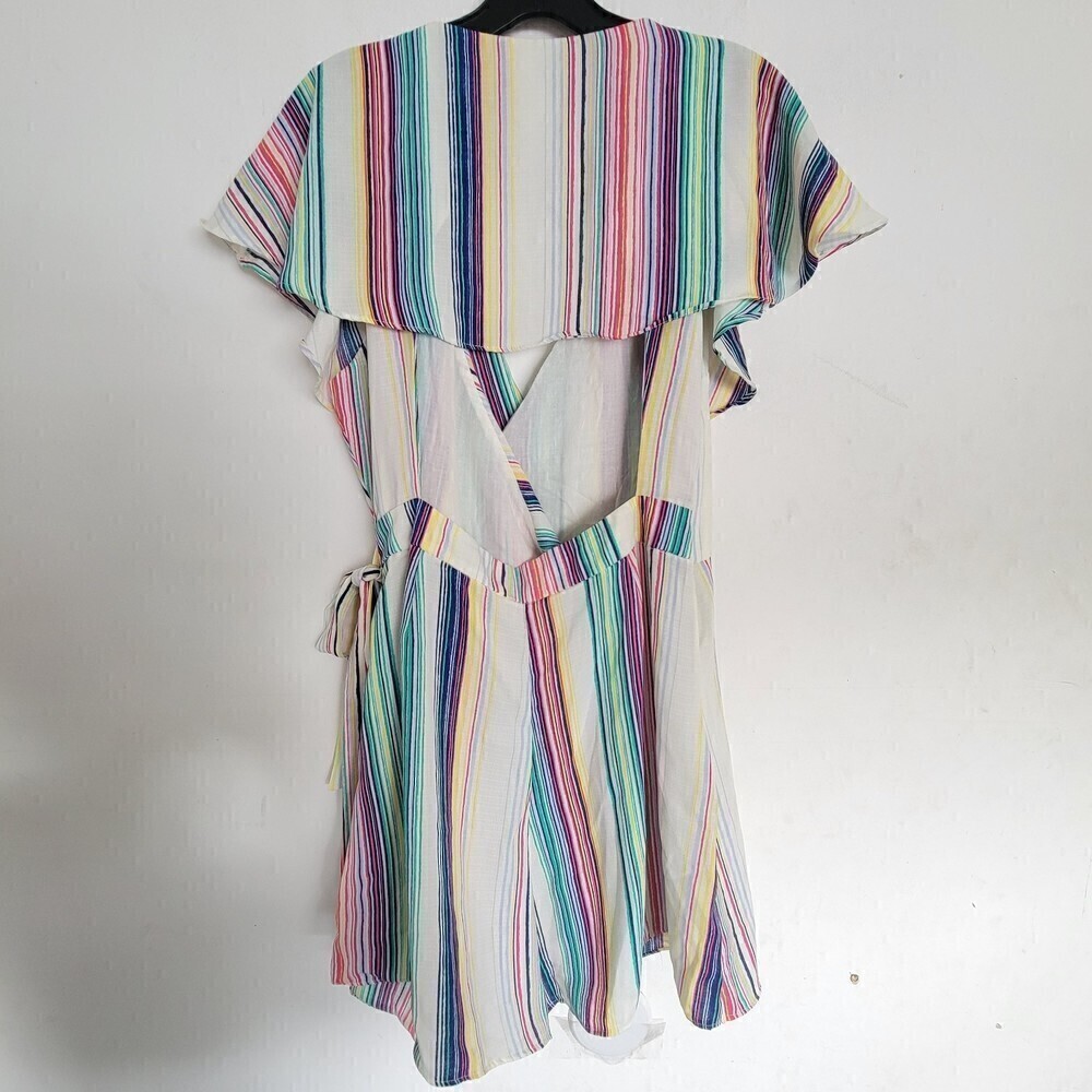 DO + BE Multicolor Striped Faux Wrap Keyhole Back Romper Shorts Size Large - Picture 7 of 16